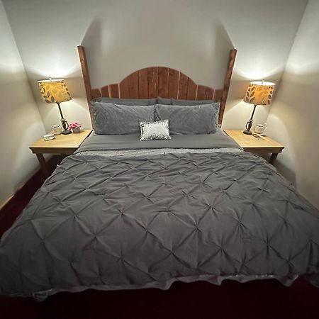 Cedar Creek Cabins ユリーカ・スプリングス エクステリア 写真