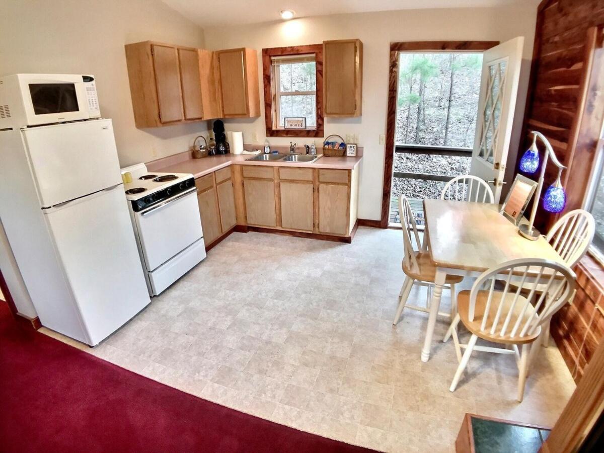 Cedar Creek Cabins ユリーカ・スプリングス エクステリア 写真